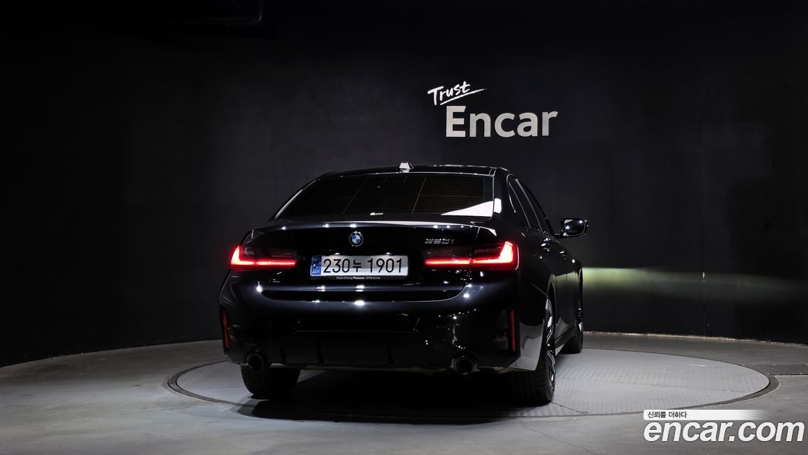 BMW 3-Series 320i M Sport, 2025