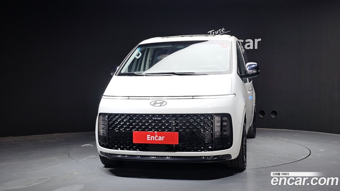 Hyundai Staria 4WD Lounge 7-Seater, 2025