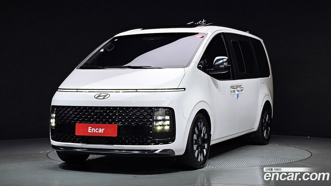 Hyundai Staria 4WD Lounge 9-Seater, 2025