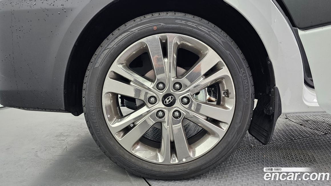 Hyundai Solati 15-seater, 2025