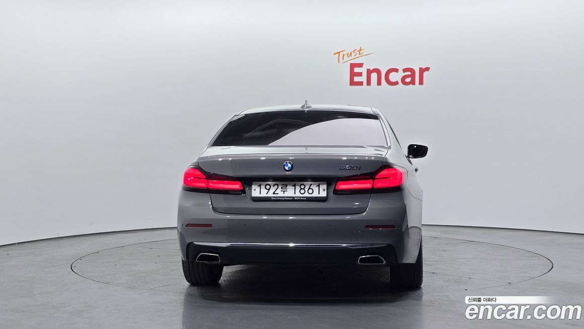 BMW 5-Series 520i Luxury, 2022