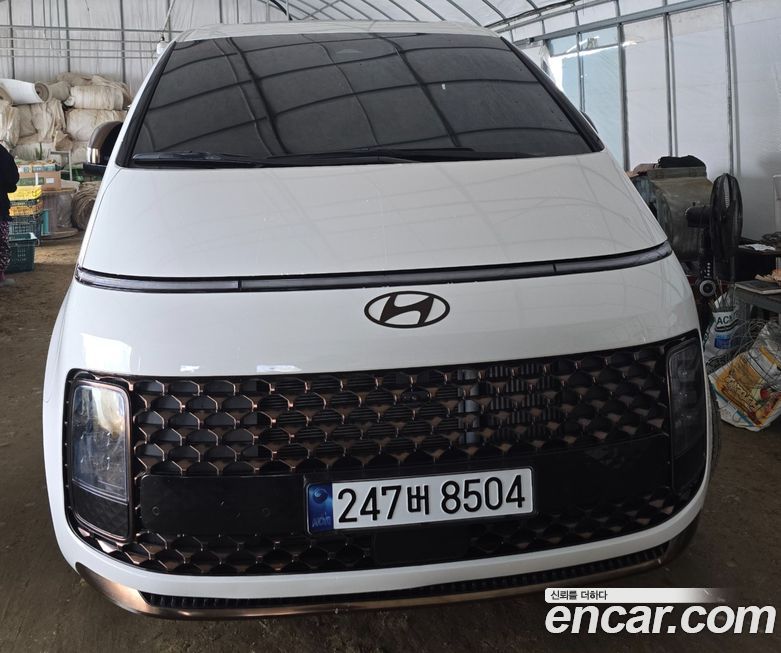 Hyundai Staria 4WD Lounge 7-Seater, 2025