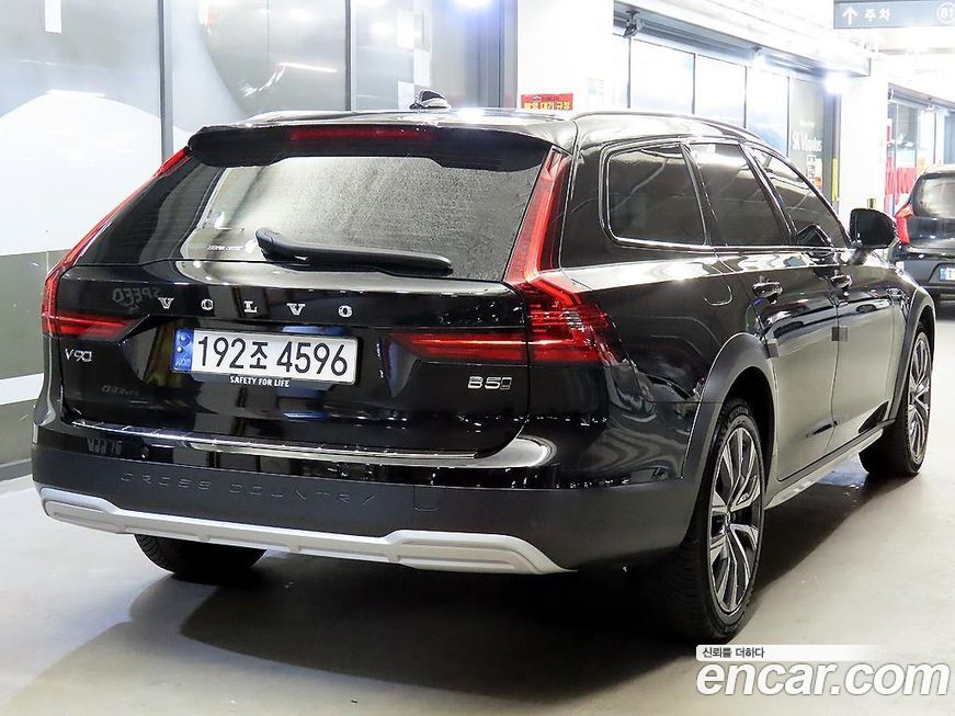 Volvo V90 B5 Ultimate AWD, 2024