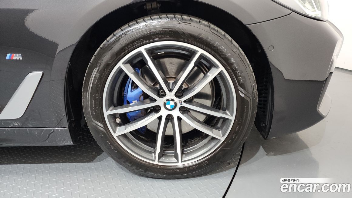 BMW 5-Series 523d M Sport, 2023