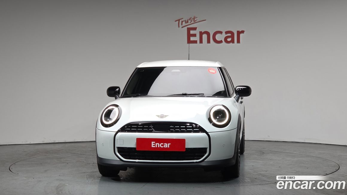 Mini Cooper 5Door Essential, 2025