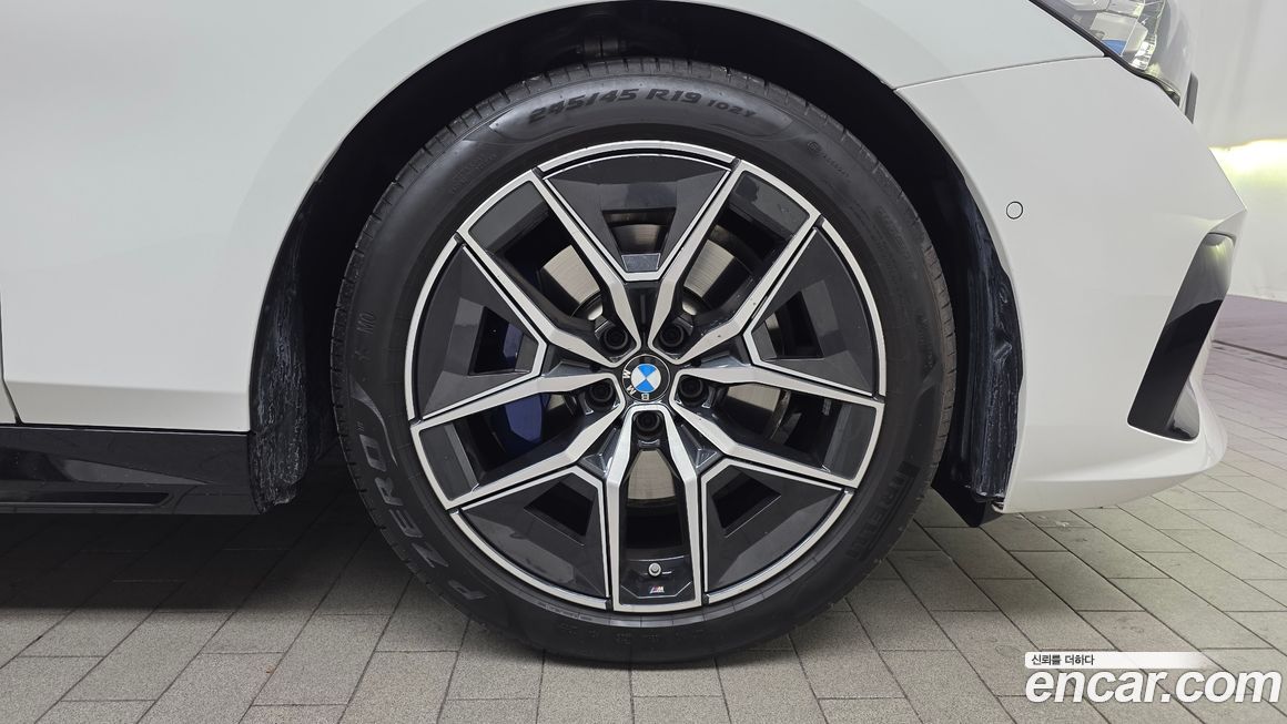 BMW 5-Series 520i M Sport, 2025