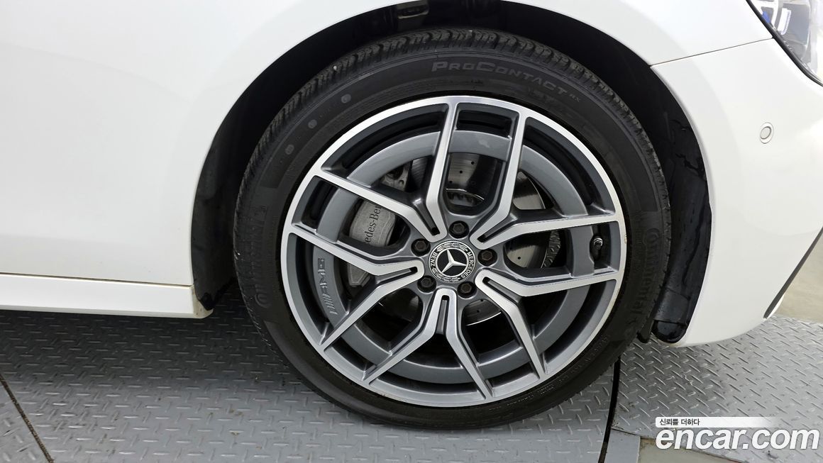 Mercedes-Benz E-Class E220d 4MATIC AMG Line, 2022