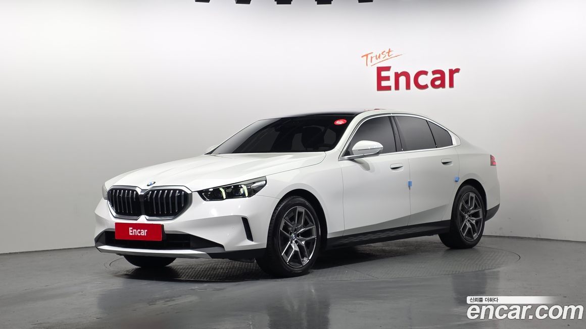 BMW 5-Series 520i, 2025