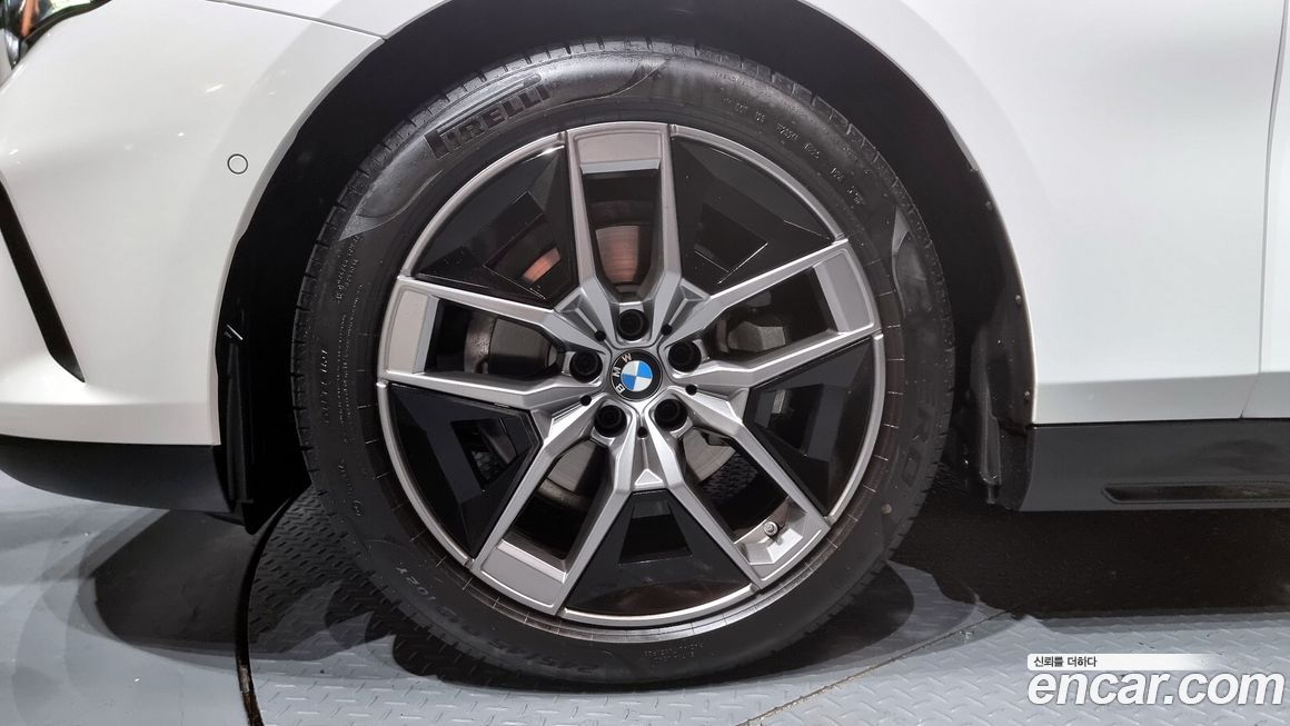 BMW 5-Series 520i, 2025