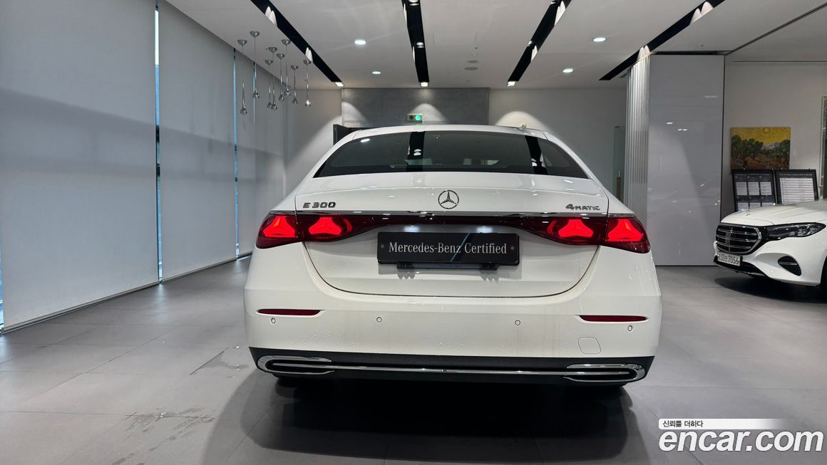 Mercedes-Benz E-Class E300 4MATIC Exclusive, 2025