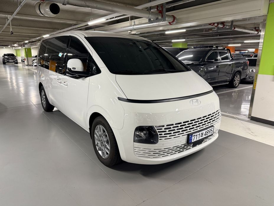 Hyundai Staria 4WD Tourer 11-Seater, 2025