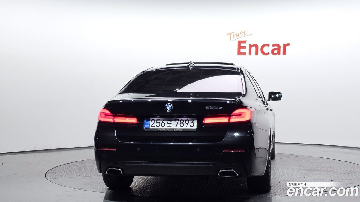 BMW 5-Series 523d Luxury, 2022