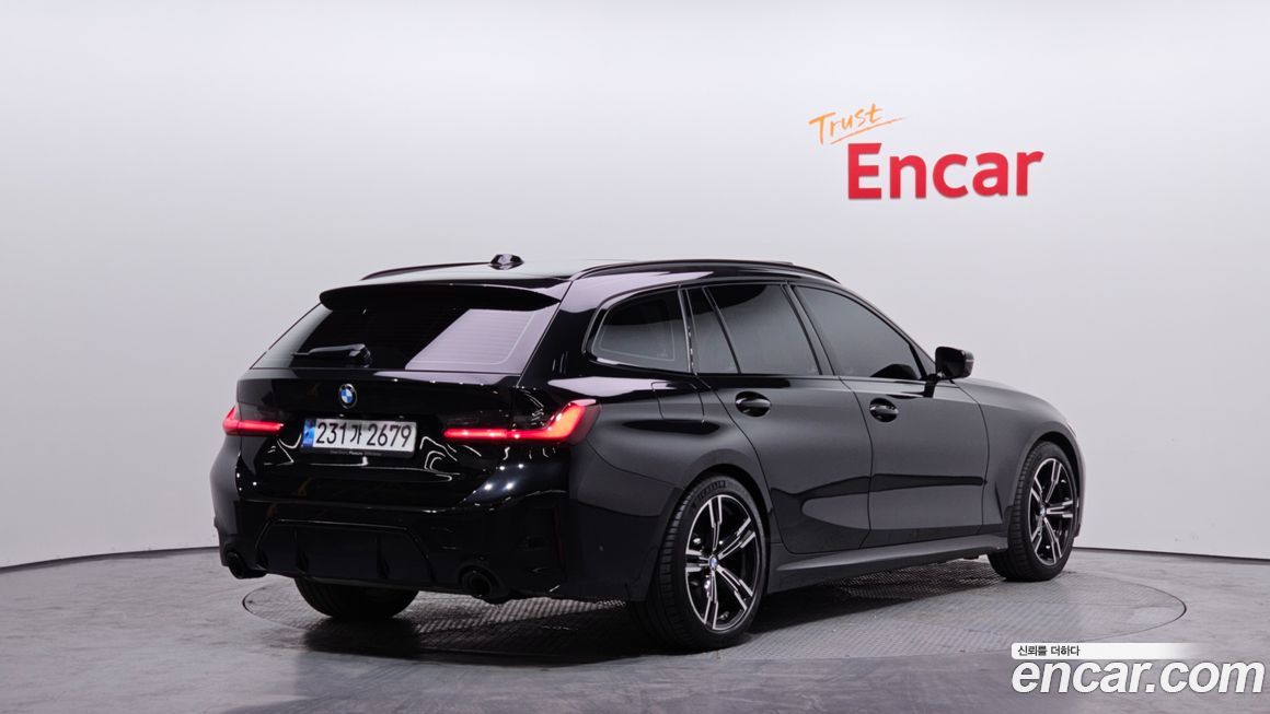 BMW 3-Series 320i Touring M Sports, 2024