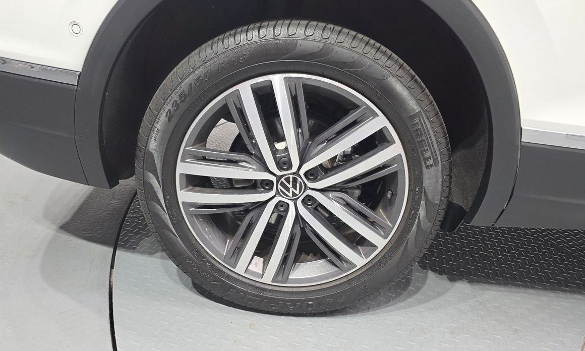Volkswagen Tiguan 2.0 TSI Prestige, 2024