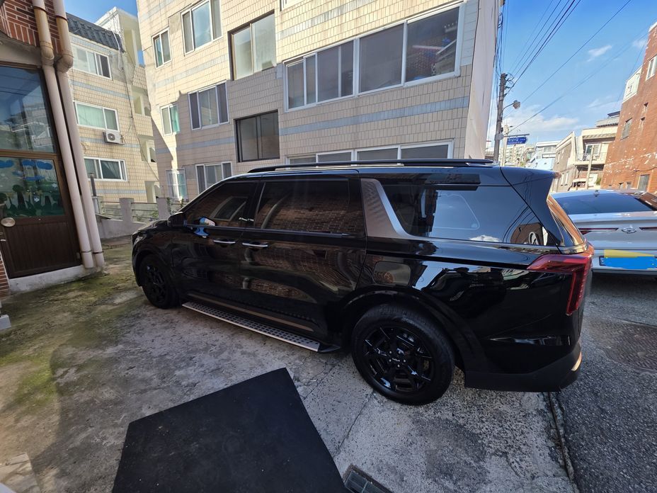 Kia Carnival 9-Seater Gravity, 2025