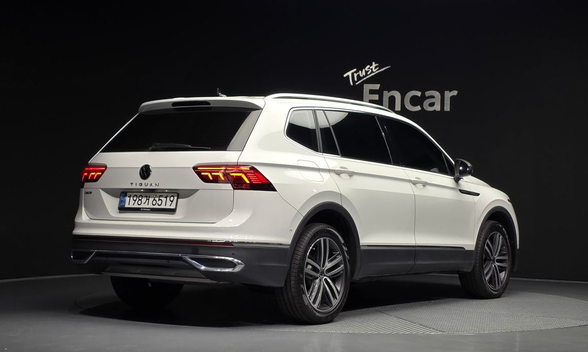 Volkswagen Tiguan 2.0 TSI Prestige, 2024