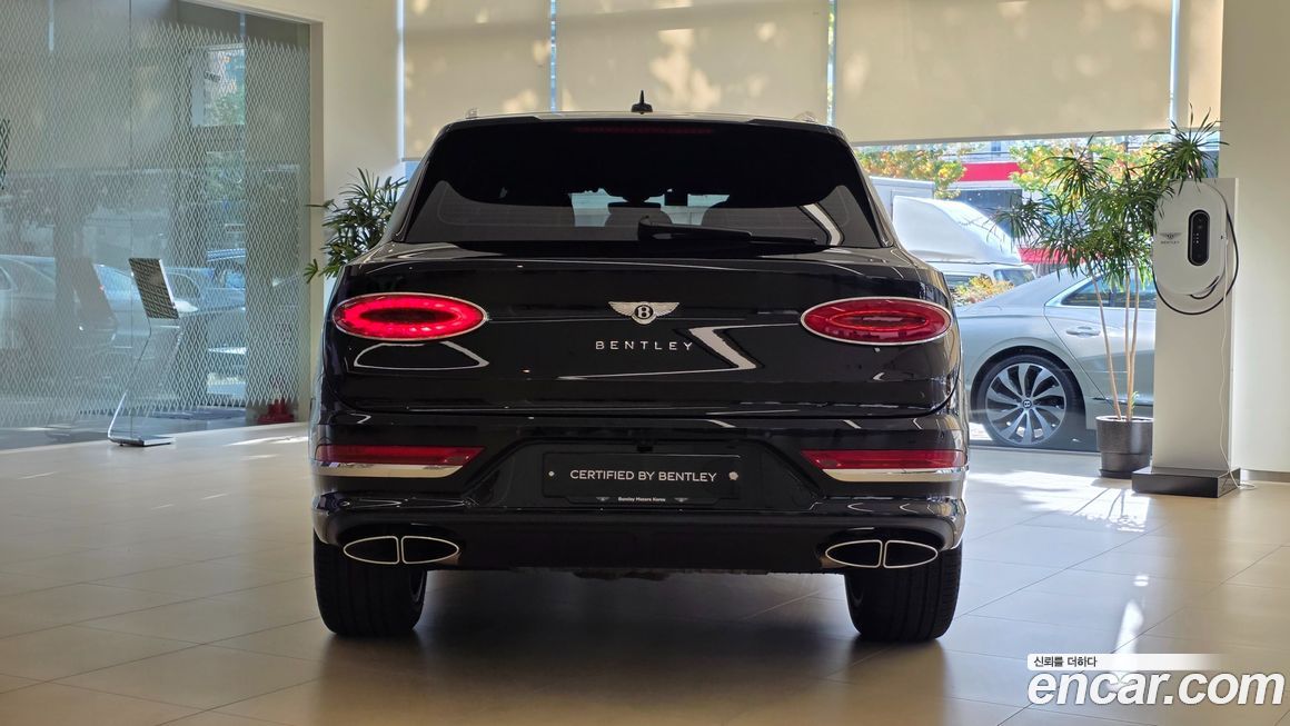Bentley Bentayga 4.0 V8 Base, 2025