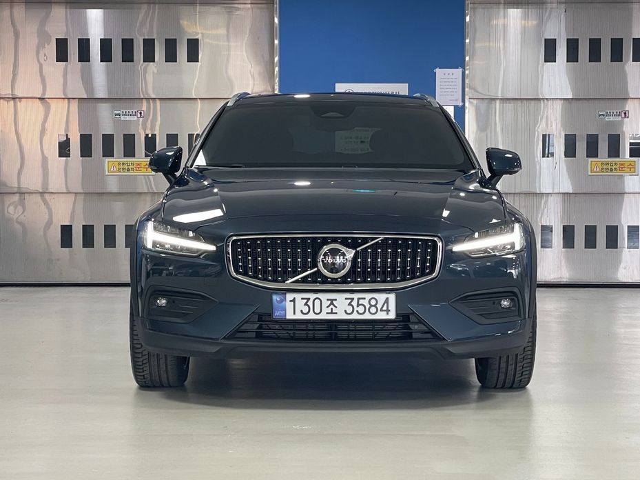 Volvo V60 B5 Ultimate AWD, 2024