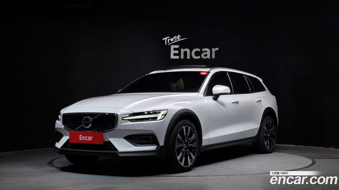 Volvo V60 B5 Ultimate AWD, 2024