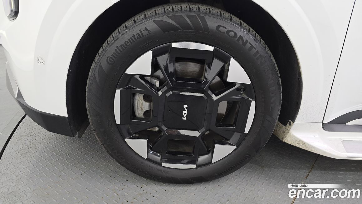 Kia Carnival 9-Seater Signature, 2024