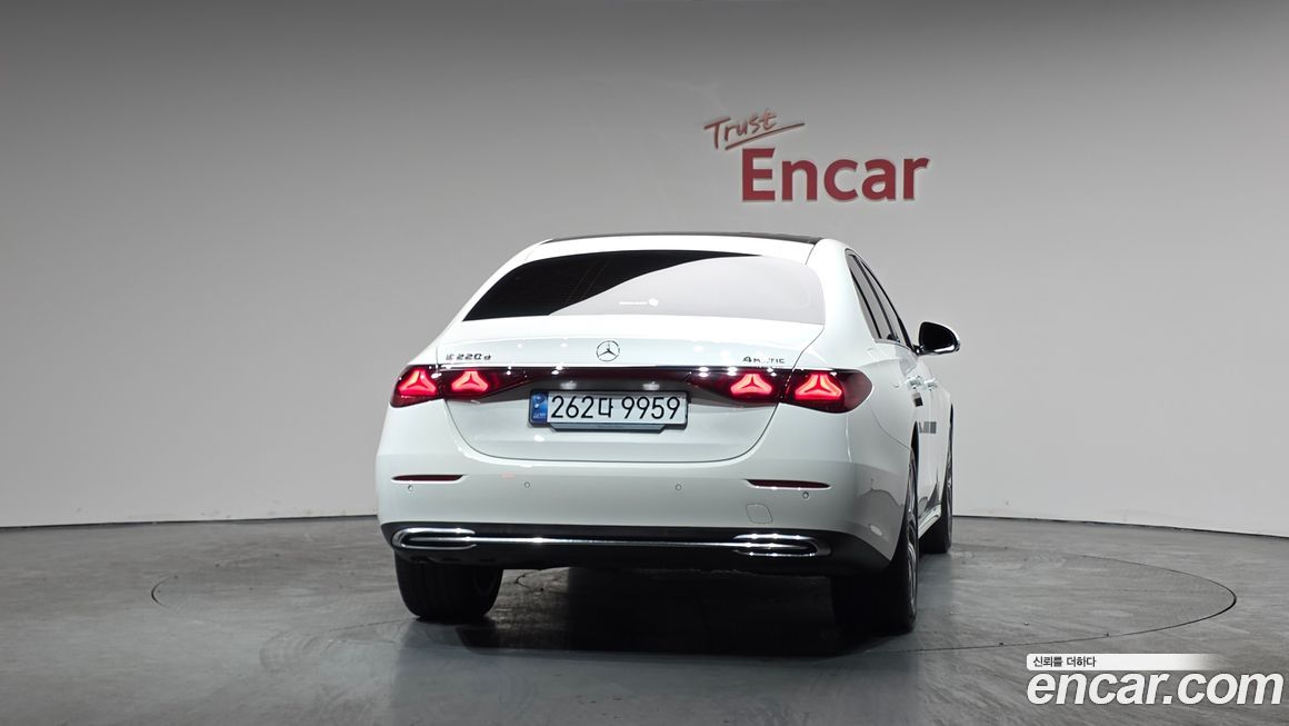 Mercedes-Benz E-Class E220d 4MATIC Exclusive, 2024