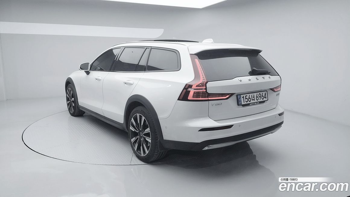 Volvo V60 B5 Ultimate AWD, 2024