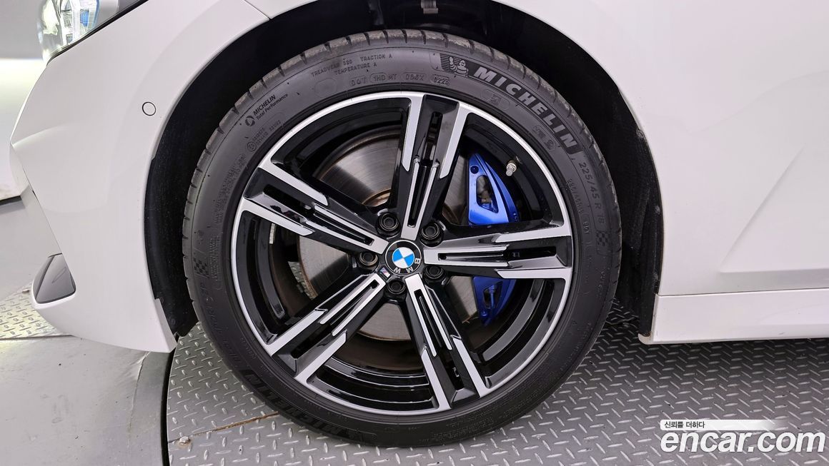 BMW 3-Series 320i M Sport, 2023