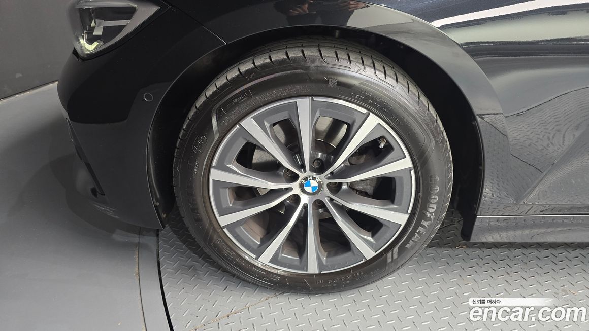 BMW 3-Series 320i, 2022