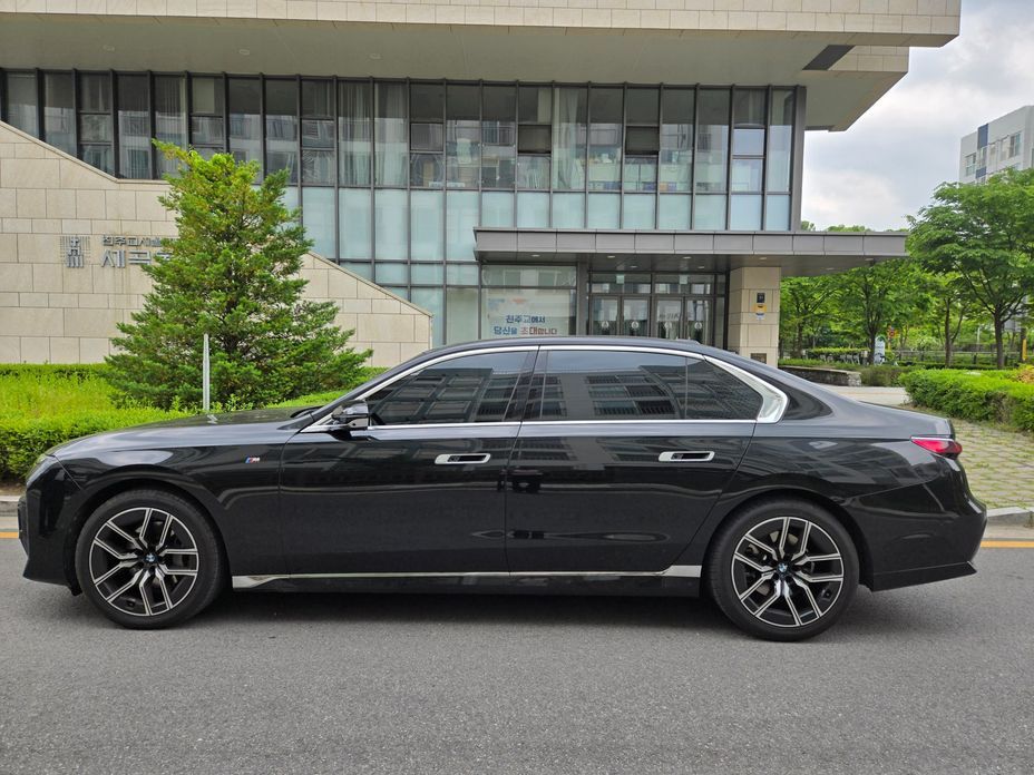 BMW 7-Series 740d xDrive M Sport, 2025