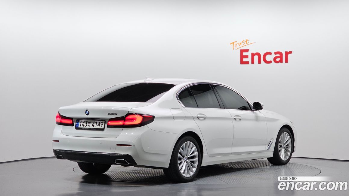 BMW 5-Series 520i Luxury, 2023