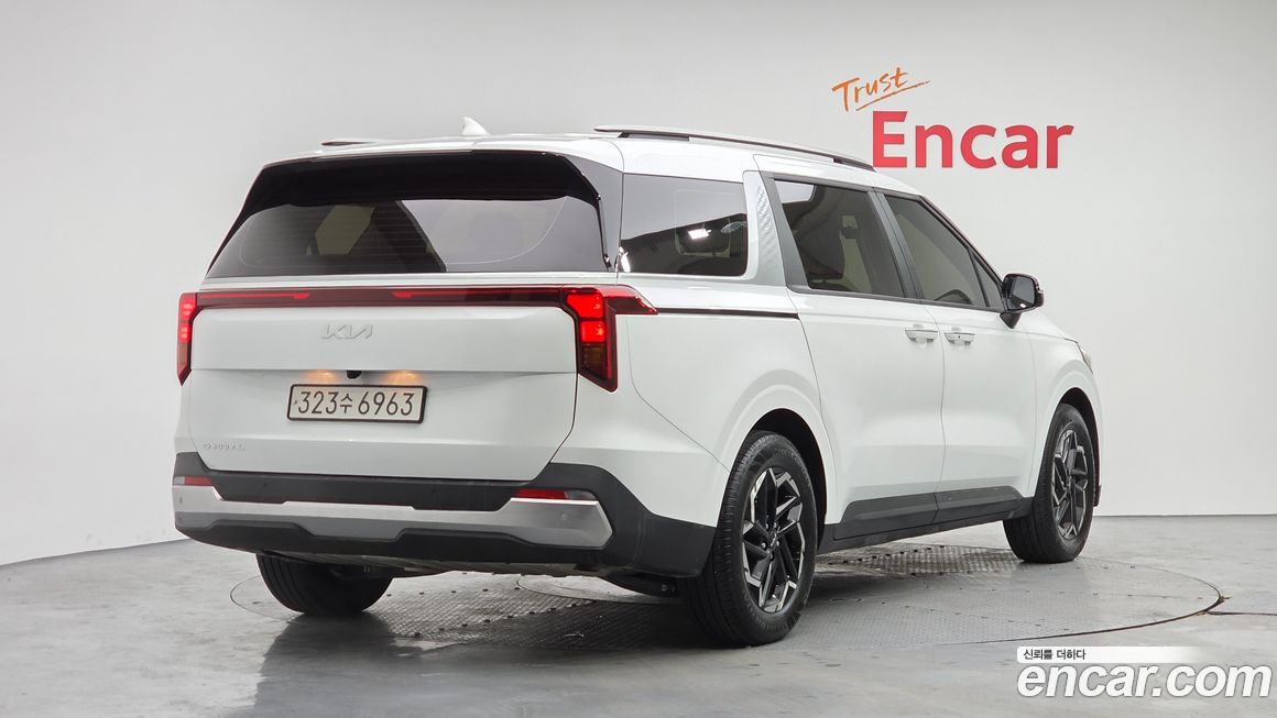 Kia Carnival 9-Seater Prestige, 2024