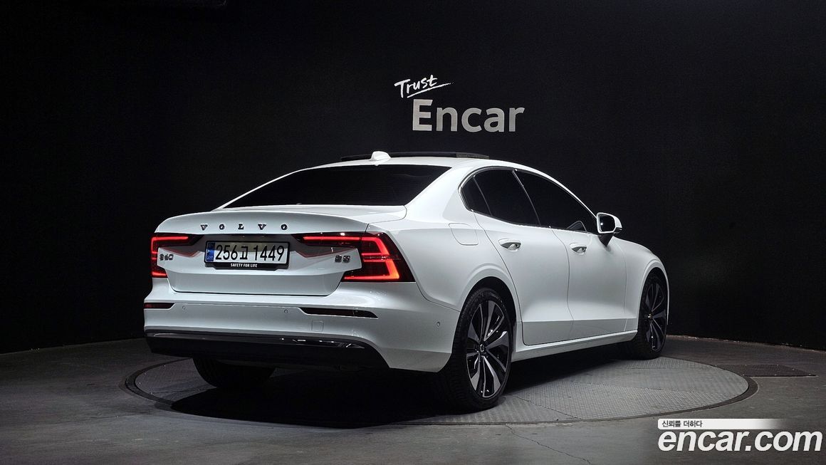 Volvo S60 B5 Ultimate Bright, 2024