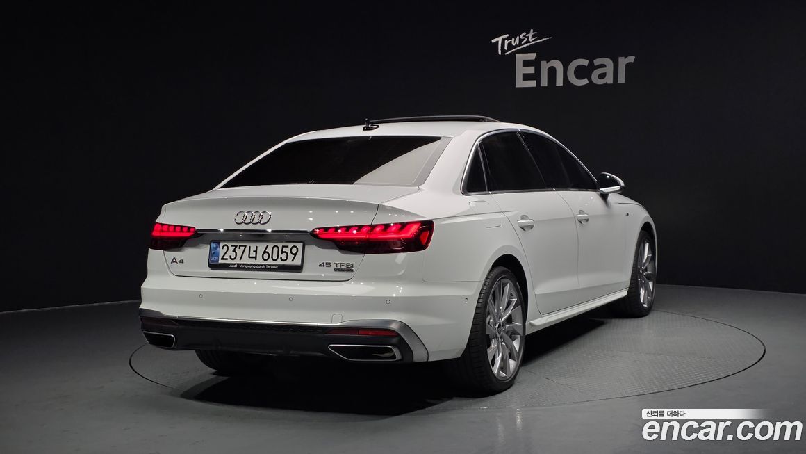 Audi A4 45 TFSI Quattro Premium, 2023