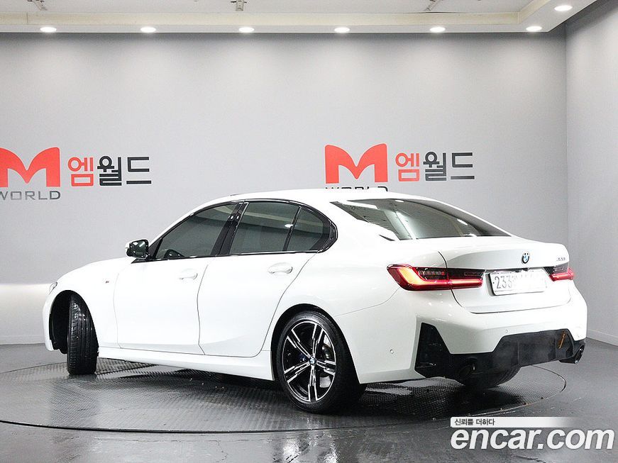 BMW 3-Series 320i M Sport, 2023