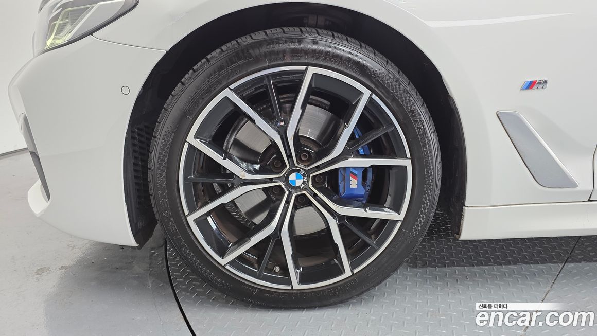 BMW 5-Series 530i M Sport Package, 2022
