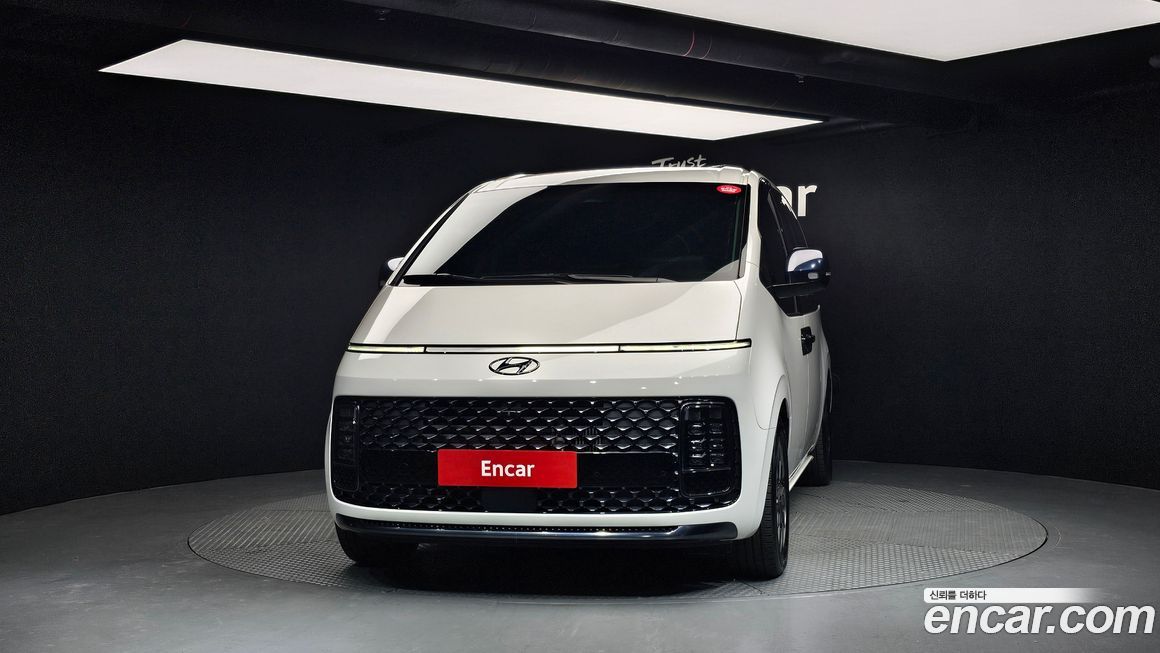 Hyundai Staria 4WD Lounge 9-Seater, 2024