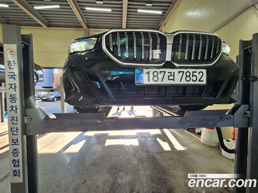 BMW 5-Series 530i xDrive M Sport, 2024