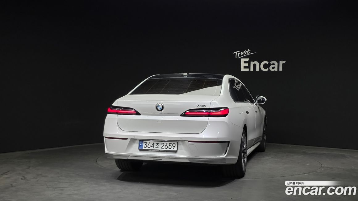 BMW 7-Series 740i sDrive Design Pure Excellence, 2023