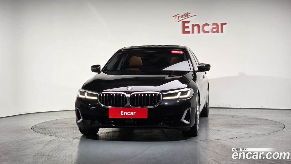 BMW 5-Series 520i Luxury, 2023