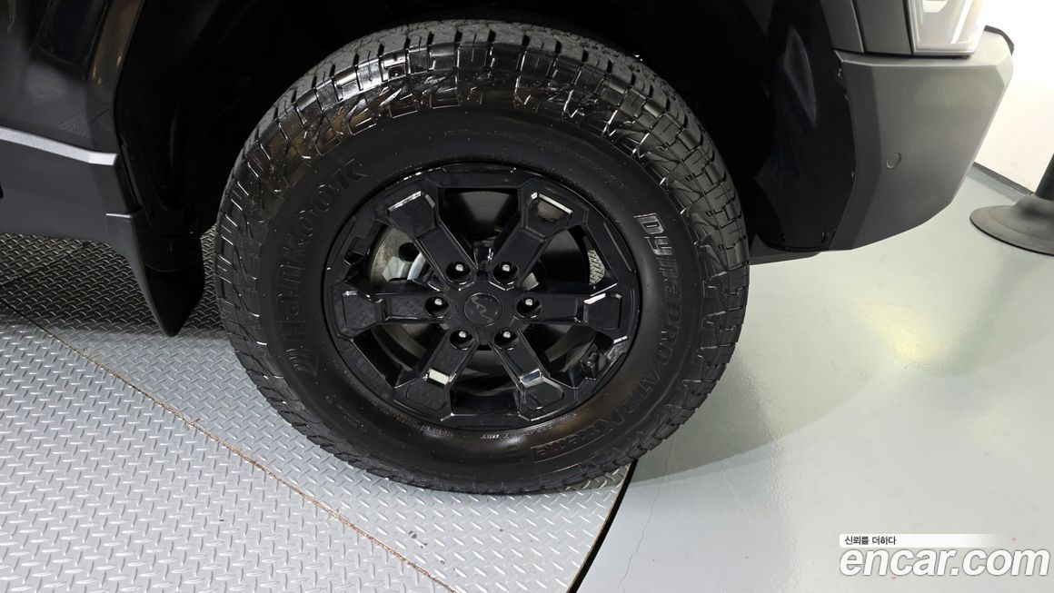 Kia Tasman 2.5T Gasoline 4WD, 2026