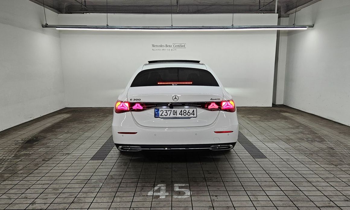 Mercedes-Benz E-Class E300 4MATIC Exclusive, 2024