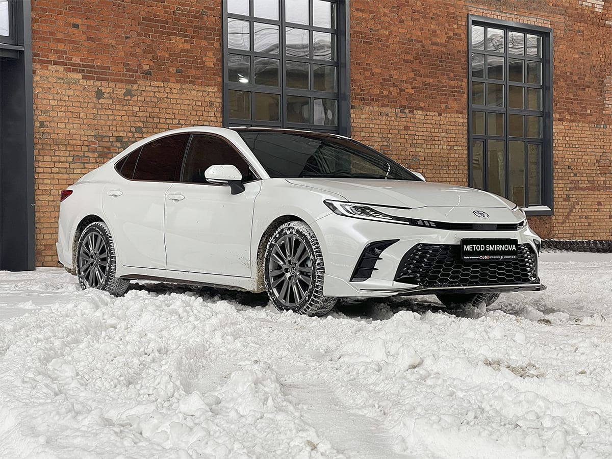 Toyota Camry 2.0 HEV (гибрид) 2025