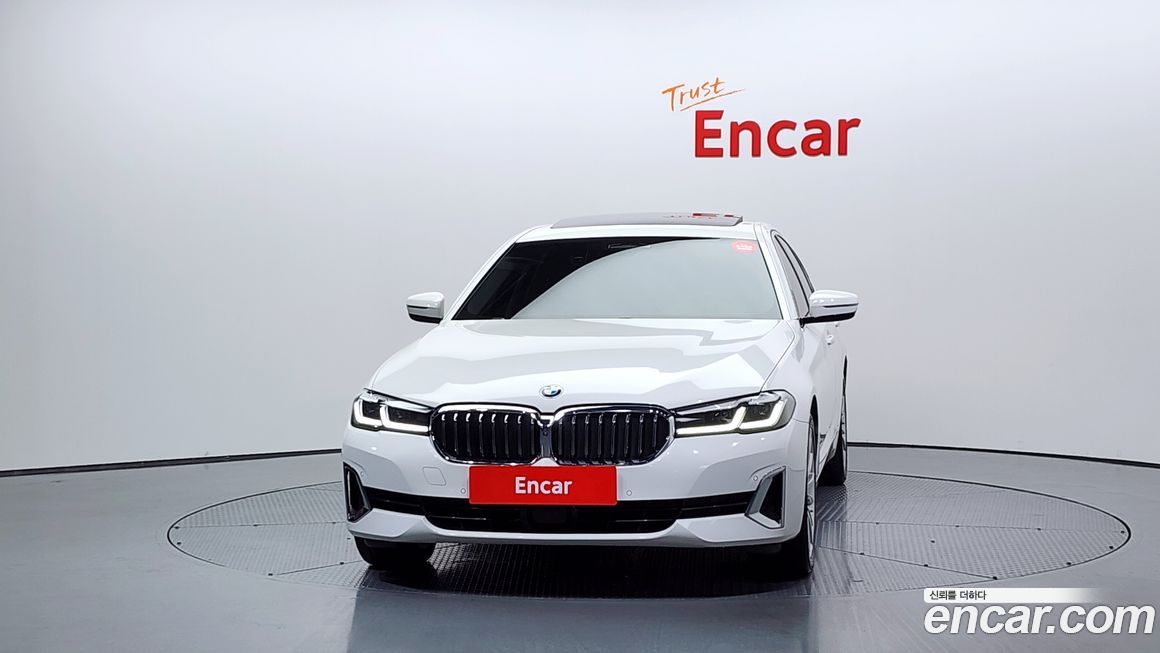 BMW 5-Series 530i Luxury, 2023