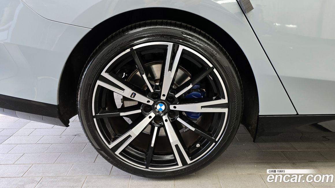 BMW 5-Series 530i xDrive M Sport, 2024