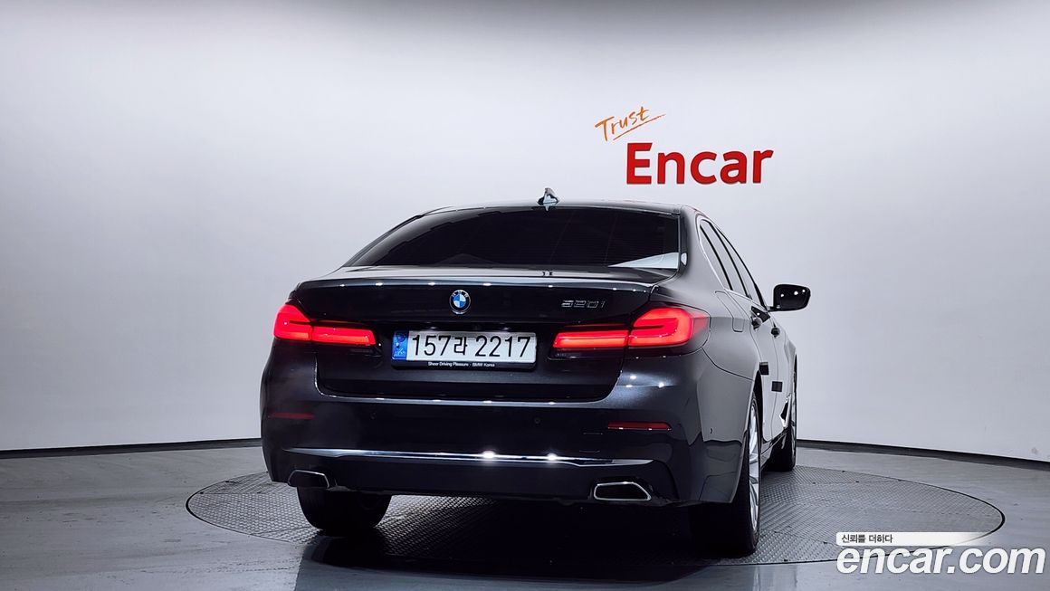 BMW 5-Series 520i Luxury, 2023