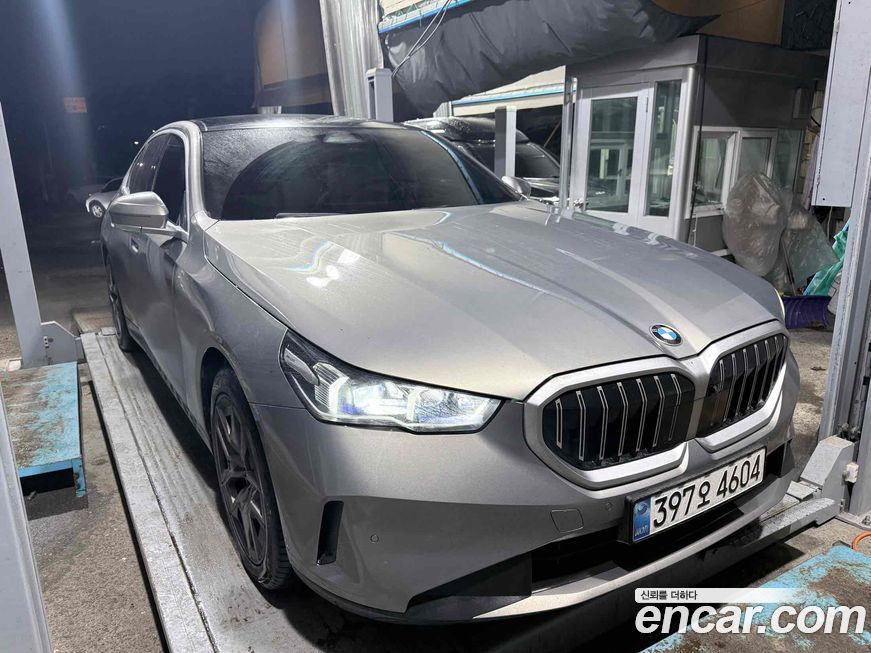 BMW 5-Series 520i, 2025