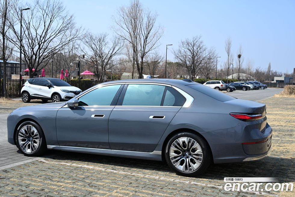 BMW 7-Series 740i sDrive Design Pure Excellence, 2023