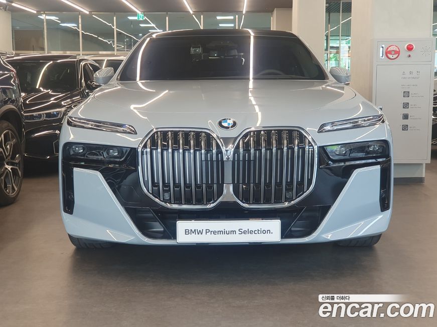 BMW 7-Series 740i xDrive M Sport, 2025