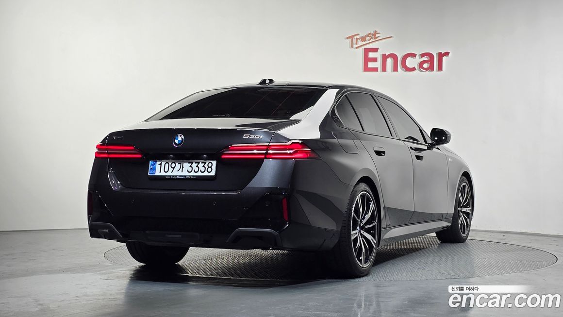 BMW 5-Series 530i xDrive, 2024