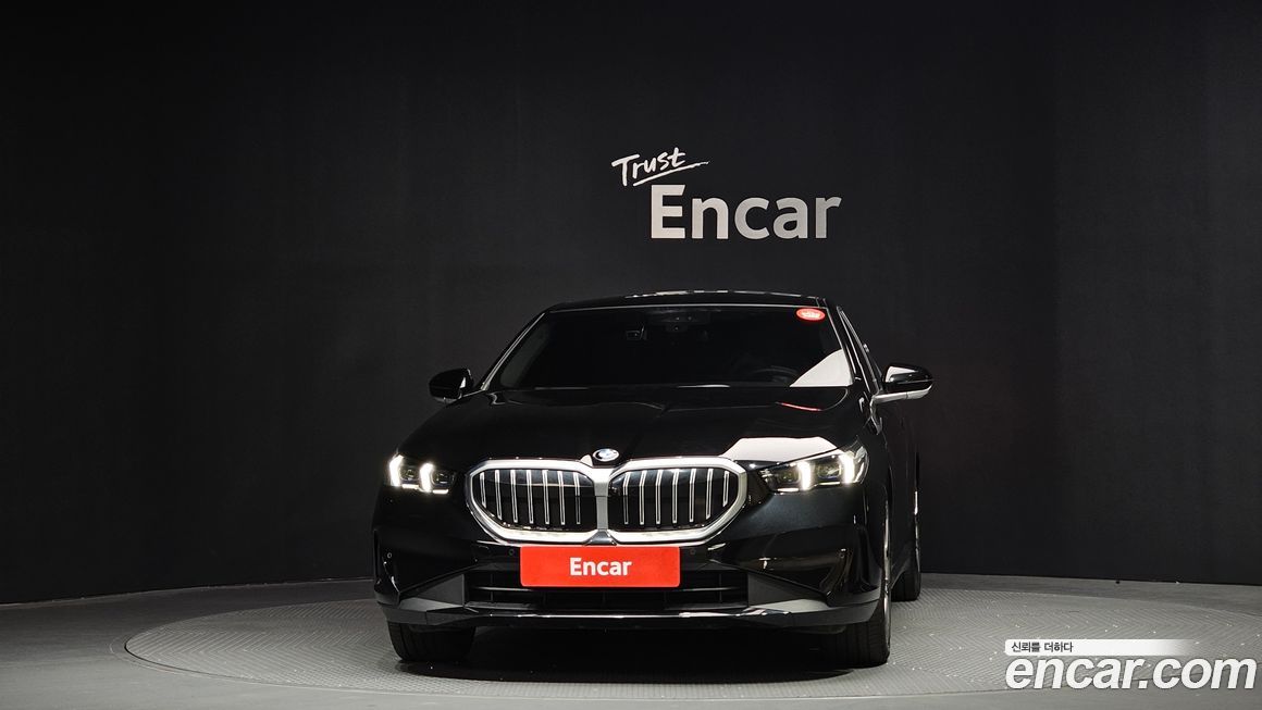 BMW 5-Series 520i, 2024